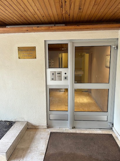 Dr Laurie ARNAUD, Dentiste à Saint-Germain-en-Laye