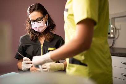 Dr Fanny RIVIERE DEDIEU, Dentiste à Saint-Georges-de-Luzençon