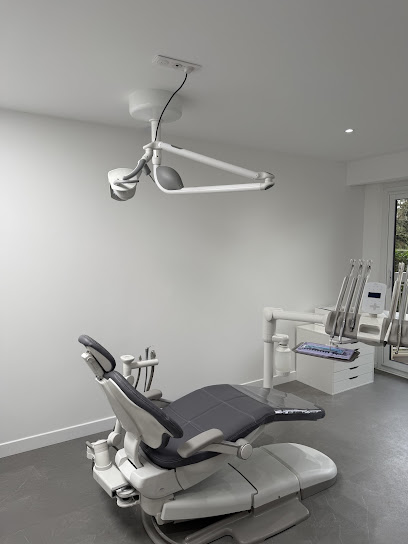 Dr. Isney Granja, Dentiste à Marly-le-Roi