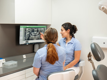Dr Média Ossareh, Dentiste à Beaulieu-sur-Mer