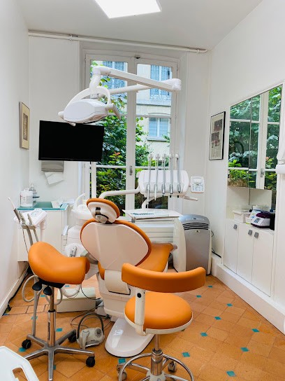 Dr. Liam BENHAMOU - Cabinet dentaire du Marais - Dentiste Paris 4, Dentiste à Paris 04