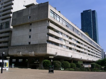 Dr Andreea GOCIU Dentiste la Défense, Dentiste à Courbevoie