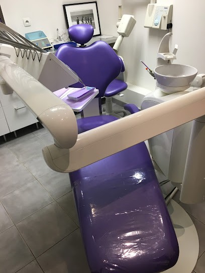 Just Yael, Dentiste à Paris 02