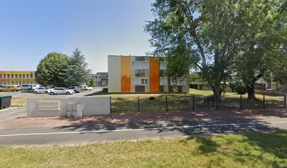 Adriana HURGOIU, Dentiste à Descartes