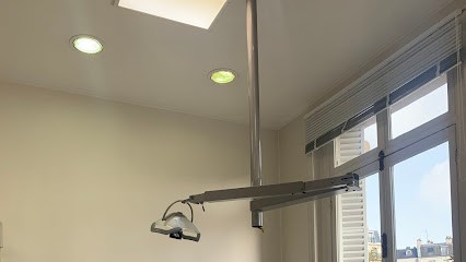 Inès-Salomé Kamguen, Dentiste à Paris 17