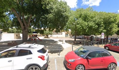 Hoa Guy, Dentiste à Milhaud