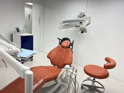 Cabinet dentaire Carlos Nascimento., Dentiste à Chatou