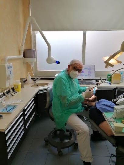 Besson Régis, Dentiste à Écully