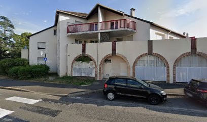 Chirita Adela, Dentiste à Gelos