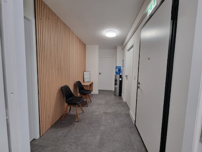 Dr Lucian Nucuta, Dentiste à Publier