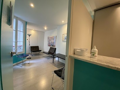 Dr. Anne Claire LOISEAU PHILIS (Dentist Paris 7), Dentiste à Paris 07