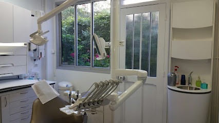 Dr. Nadège Roux - Dentist Paris 15, Dentiste à Paris 15