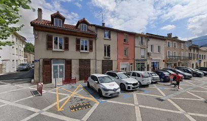 Amat Arielle, Dentiste à Vif