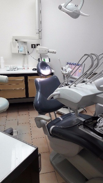 Docteur Karim Ait-Abdellah, Dentiste à La Fare-les-Oliviers