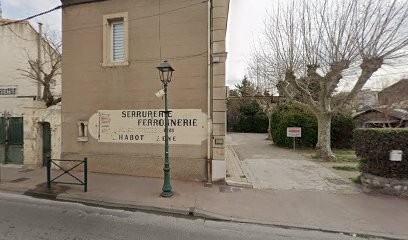 Larra Catherine, Dentiste à Plan-de-Cuques