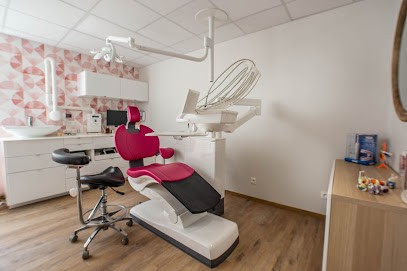 Dr Oriane NUBLAT-FONSECA, Dentiste à Saint-Avertin