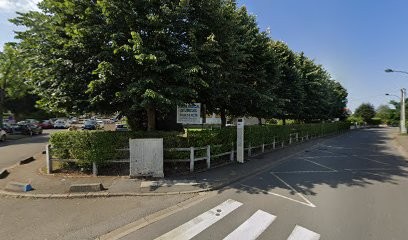 Bauer Andreas, Dentiste aux Clayes-sous-Bois