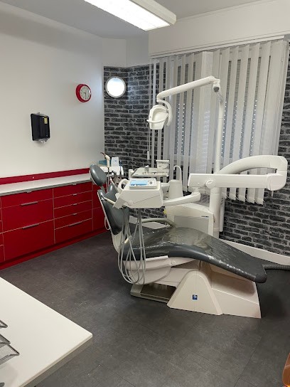 DR Stefanutiu Larisa, Dentiste à Villeneuve-Loubet