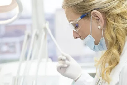 Dr Clara Saunier Dentiste à Paris 20