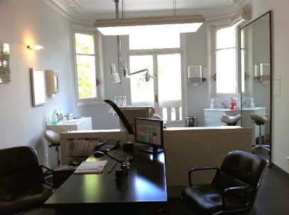 Docteur Arnaud Monsaint, Dentiste à Neuilly-sur-Seine