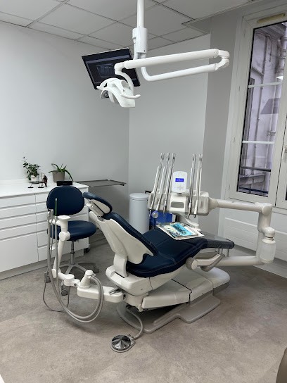 Dr Eléonore Valleron, Dentiste à Paris 08